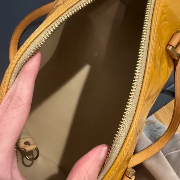 Louis Vuitton Monogram Vernis Bedford Bag - Picture 9 of 11